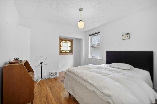 924 7A Street Nw, Calgary, AB - Indoor Photo Showing Bedroom