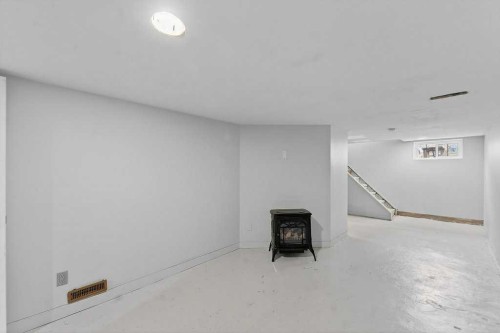 924 7A Street Nw, Calgary, AB - Indoor