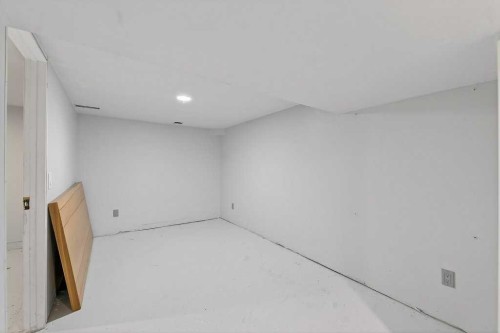 924 7A Street Nw, Calgary, AB - Indoor
