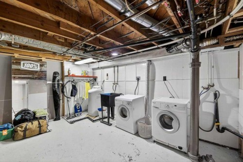 924 7A Street Nw, Calgary, AB - Indoor Photo Showing Laundry Room