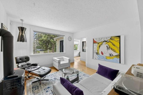 924 7A Street Nw, Calgary, AB - Indoor Photo Showing Living Room