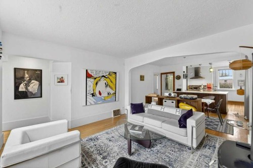 924 7A Street Nw, Calgary, AB - Indoor Photo Showing Living Room
