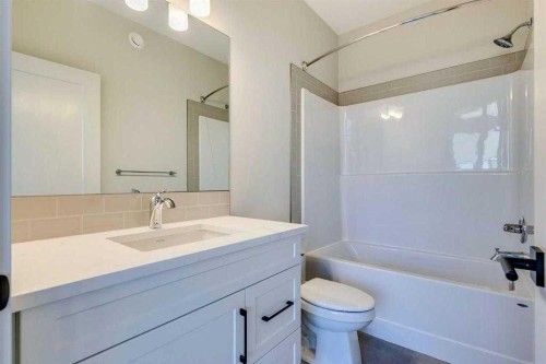 504 Kitstone Gate, Carstairs, AB - Indoor Photo Showing Bathroom