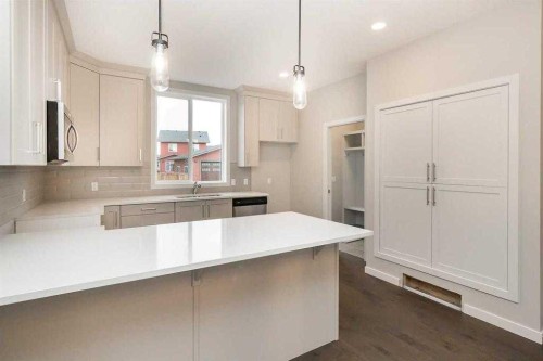 504 Kitstone Gate, Carstairs, AB - Indoor Photo Showing Kitchen