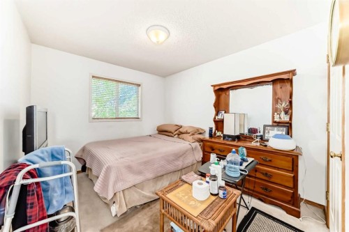 182 Somerglen Road Sw, Calgary, AB 
