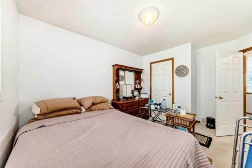 182 Somerglen Road Sw, Calgary, AB 