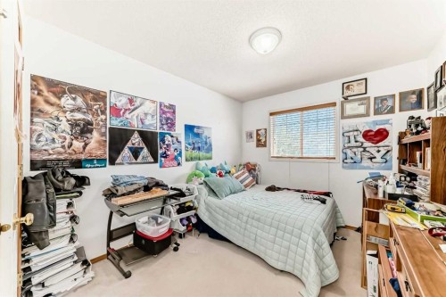 182 Somerglen Road Sw, Calgary, AB 