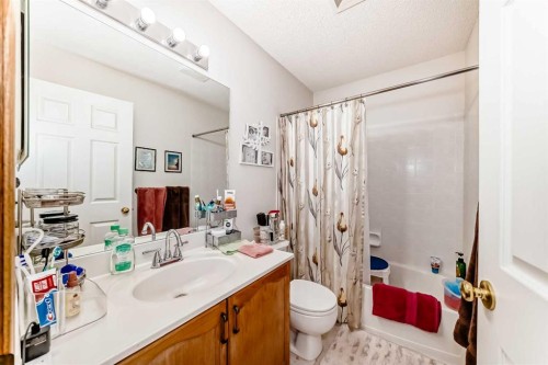 182 Somerglen Road Sw, Calgary, AB 