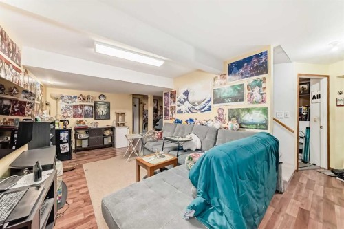 182 Somerglen Road Sw, Calgary, AB 