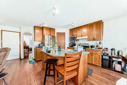 182 Somerglen Road Sw, Calgary, AB 