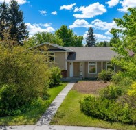 452 PARKRIDGE Rise SE Calgary, AB T2J 5C3
