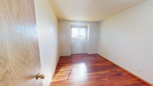 60 Sunmeadows Court Se, Calgary, AB - Indoor Photo Showing Other Room