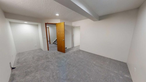 60 Sunmeadows Court Se, Calgary, AB - Indoor Photo Showing Other Room