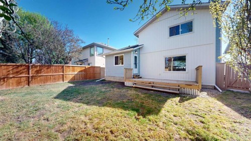 60 Sunmeadows Court Se, Calgary, AB - Outdoor