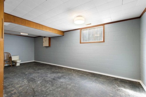1622 Strathcona Street, Crossfield, AB - Indoor