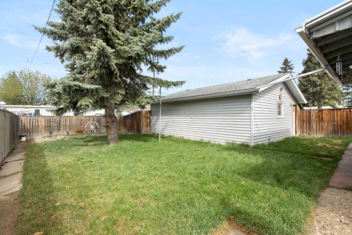 1622 Strathcona Street, Crossfield, AB - Outdoor