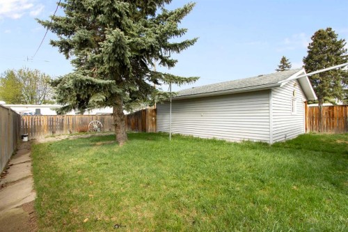 1622 Strathcona Street, Crossfield, AB - Outdoor