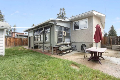 1622 Strathcona Street, Crossfield, AB - Outdoor