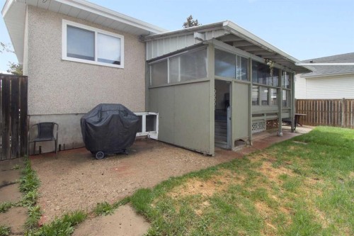 1622 Strathcona Street, Crossfield, AB - Outdoor With Exterior