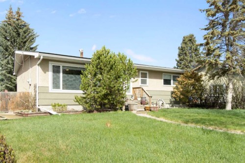 1622 Strathcona Street, Crossfield, AB - Outdoor