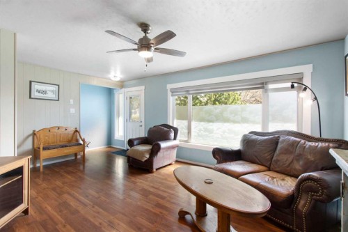 1622 Strathcona Street, Crossfield, AB - Indoor Photo Showing Living Room