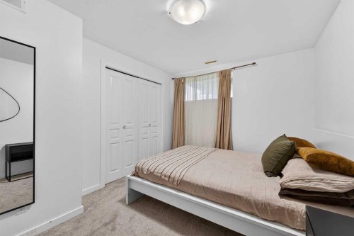 52 Reunion Close Nw, Airdrie, AB - Indoor Photo Showing Bedroom