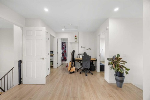 123 Radley Place Se, Calgary, AB - Indoor