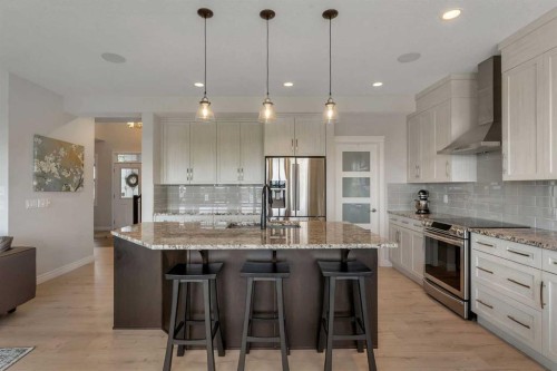 347 Hillcrest Heights Sw, Airdrie, AB - Indoor Photo Showing Kitchen With Upgraded Kitchen