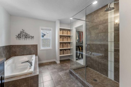 347 Hillcrest Heights Sw, Airdrie, AB - Indoor Photo Showing Bathroom