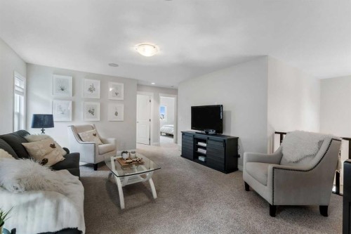 347 Hillcrest Heights Sw, Airdrie, AB - Indoor Photo Showing Living Room