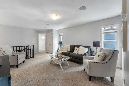 347 Hillcrest Heights Sw, Airdrie, AB - Indoor Photo Showing Living Room