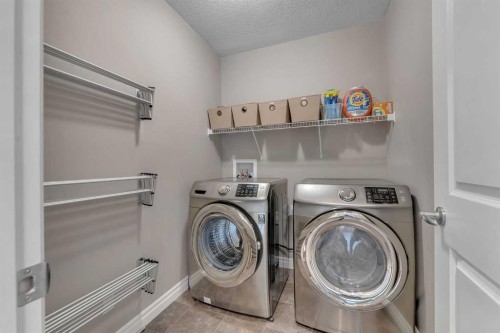347 Hillcrest Heights Sw, Airdrie, AB - Indoor Photo Showing Laundry Room