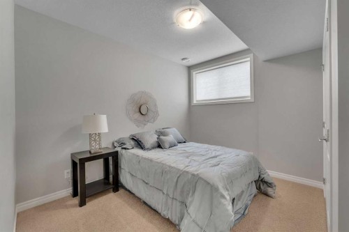 347 Hillcrest Heights Sw, Airdrie, AB - Indoor Photo Showing Bedroom