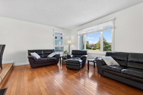 345 9 Street Se, Three Hills, AB - Indoor Photo Showing Living Room