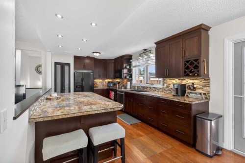 345 9 Street Se, Three Hills, AB - Indoor Photo Showing Kitchen With Upgraded Kitchen