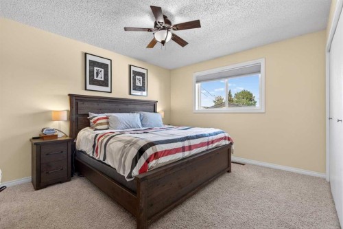 345 9 Street Se, Three Hills, AB - Indoor Photo Showing Bedroom