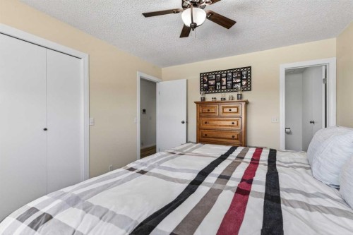 345 9 Street Se, Three Hills, AB - Indoor Photo Showing Bedroom