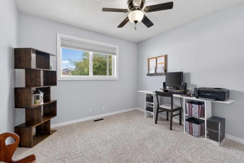 345 9 Street Se, Three Hills, AB - Indoor Photo Showing Other Room