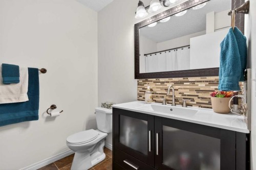 345 9 Street Se, Three Hills, AB - Indoor Photo Showing Bathroom