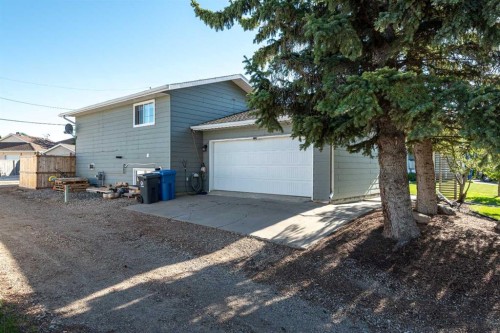 345 9 Street Se, Three Hills, AB - Outdoor