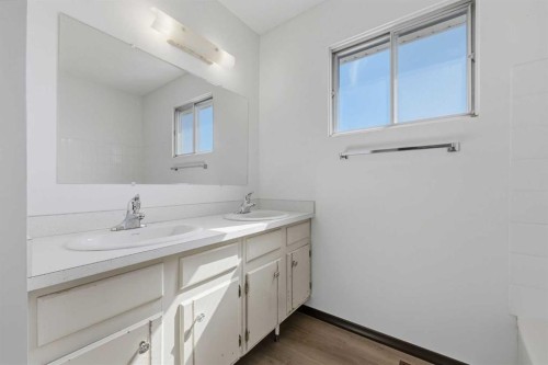 222 Marlborough Way Ne, Calgary, AB 
