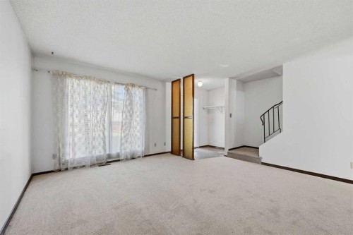 222 Marlborough Way Ne, Calgary, AB 