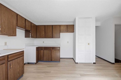222 Marlborough Way Ne, Calgary, AB 