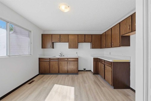 222 Marlborough Way Ne, Calgary, AB 