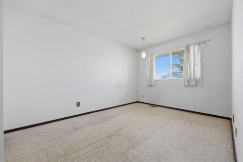 222 Marlborough Way Ne, Calgary, AB 