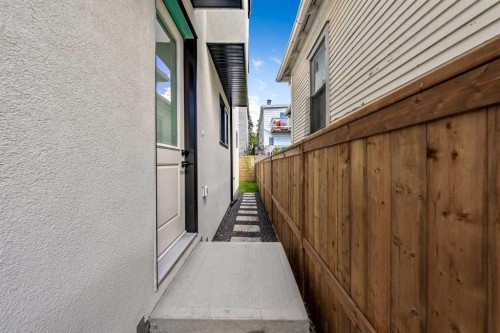 2518 16B Street Sw, Calgary, AB 