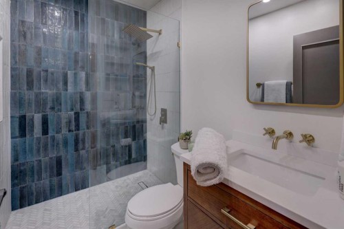3419 Morley Trail Nw, Calgary, AB - Indoor Photo Showing Bathroom