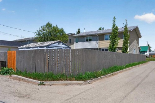 1013 Smith Avenue, Crossfield, AB 