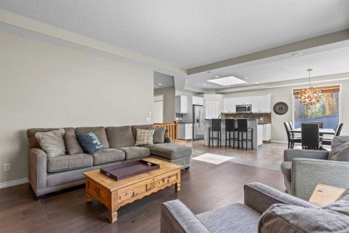 25 Panamount Green Nw, Calgary, AB - Indoor Photo Showing Living Room