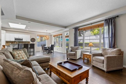 25 Panamount Green Nw, Calgary, AB - Indoor Photo Showing Living Room